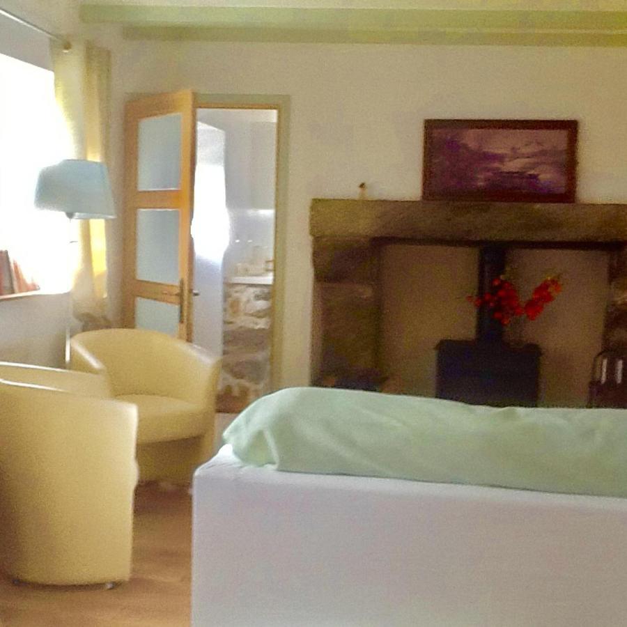 Captivating 2-Bed House With Log Burner In Kérien Екстериор снимка